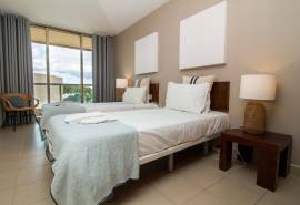 3 bedroom apartment available for extended stays up to 4 months !