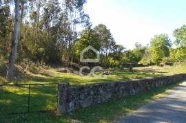Land for construction with 6.860m2 flat and walled