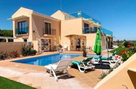 Luxury 3 bedroom villa with pool, studio and sea view - Olhão