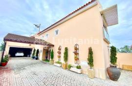 Luxury 3 bedroom villa with pool, studio and sea view - Olhão