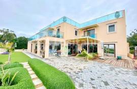 Luxury 3 bedroom villa with pool, studio and sea view - Olhão