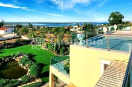 Luxury 3 bedroom villa with pool, studio and sea view - Olhão