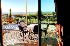 Luxury 3 bedroom villa with pool, studio and sea view - Olhão