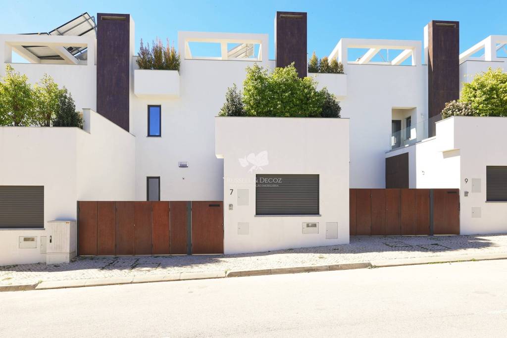 ONLY 2 REMAINING at 680.000 Euros! NEW, Luxury 3 bedroom, 3 bathroom villas with pool in Fuseta.