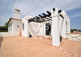 LOULÉ - LUXURY VILLA WITH 4 BEDROOMS - PISCiNA - GARDEN -