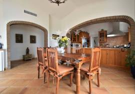 LOULÉ - LUXURY VILLA WITH 4 BEDROOMS - PISCiNA - GARDEN -