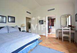 LOULÉ - LUXURY VILLA WITH 4 BEDROOMS - PISCiNA - GARDEN -