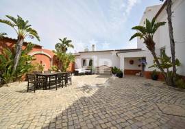 LOULÉ - LUXURY VILLA WITH 4 BEDROOMS - PISCiNA - GARDEN -