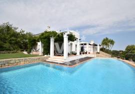 LOULÉ - LUXURY VILLA WITH 4 BEDROOMS - PISCiNA - GARDEN -