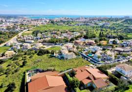 Urban plot of land in Atalaia near the Boavista golf. Urban plot of land in Atalaia near the Boavista golf.