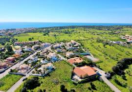 Urban plot of land in Atalaia near the Boavista golf. Urban plot of land in Atalaia near the Boavista golf.