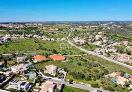 Urban plot of land in Atalaia near the Boavista golf. Urban plot of land in Atalaia near the Boavista golf.