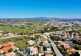 Urban plot of land in Atalaia near the Boavista golf. Urban plot of land in Atalaia near the Boavista golf.