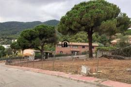 Spectacular plot with mountain views in Cabrils (Costa del Maresme)