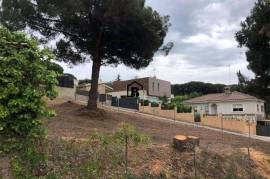 Spectacular plot with mountain views in Cabrils (Costa del Maresme)