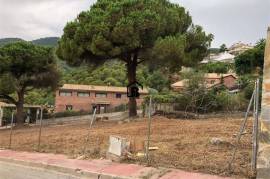 Spectacular plot with mountain views in Cabrils (Costa del Maresme)