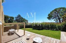 SOLE AGENT: Outstanding Villa-Apartment 320M2 at the heart of Cannes Californie