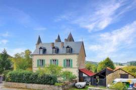 LA CREUSE- La Souterraine - stunningly presented home situated in a small village