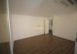 FOR SALE - LUXURY VILLA T4+1 WITH GARAGE AND SWIMMING POOL