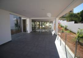 FOR SALE - LUXURY VILLA T4+1 WITH GARAGE AND SWIMMING POOL
