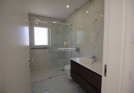 FOR SALE - LUXURY VILLA T4+1 WITH GARAGE AND SWIMMING POOL