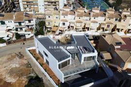 FOR SALE - LUXURY VILLA T4+1 WITH GARAGE AND SWIMMING POOL