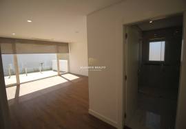 FOR SALE - LUXURY VILLA T4+1 WITH GARAGE AND SWIMMING POOL