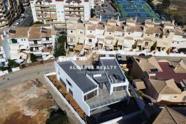 FOR SALE - LUXURY VILLA T4+1 WITH GARAGE AND SWIMMING POOL