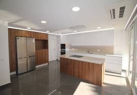 FOR SALE - LUXURY VILLA T4+1 WITH GARAGE AND SWIMMING POOL