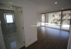 FOR SALE - LUXURY VILLA T4+1 WITH GARAGE AND SWIMMING POOL