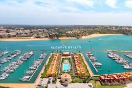 3+1 BEDROOM VILLA WITH GARAGE AND POOL