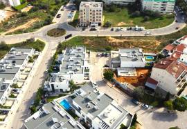 3+1 BEDROOM VILLA WITH GARAGE AND POOL