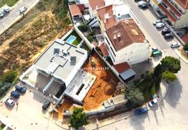 3+1 BEDROOM VILLA WITH GARAGE AND POOL