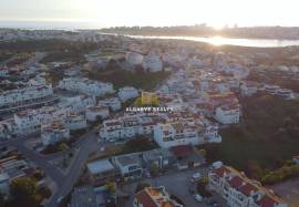 3+1 bedroom villa with pool and garage 5 min from the beaches Ferragudo