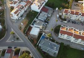 3+1 bedroom villa with pool and garage 5 min from the beaches Ferragudo