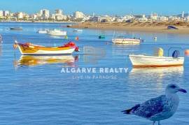 3+1 bedroom villa with pool and garage 5 min from the beaches Ferragudo