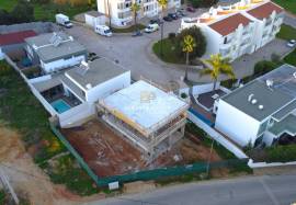 3+1 bedroom villa with pool and garage 5 min from the beaches Ferragudo