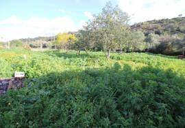 Single storey house with land of 1680m2 - Investment opportunity Single storey house with land of 1680m2 - Investment opportunity