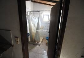 Single storey house with land of 1680m2 - Investment opportunity Single storey house with land of 1680m2 - Investment opportunity