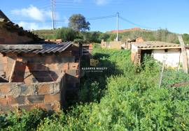 Single storey house with land of 1680m2 - Investment opportunity Single storey house with land of 1680m2 - Investment opportunity