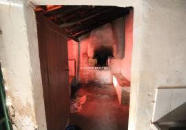 Single storey house with land of 1680m2 - Investment opportunity Single storey house with land of 1680m2 - Investment opportunity