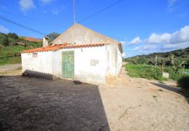 Single storey house with land of 1680m2 - Investment opportunity Single storey house with land of 1680m2 - Investment opportunity