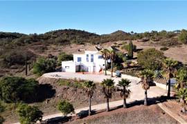 Unique Project: Beautiful 3 bedroom Villa with ruin settled on a hill with 7h with stunning views to the countryside near Tavira