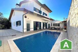 Exclusive Family Oasis: Fully Refurbished 3-Bedroom Detached Home with Pool in Tranquil Lousa