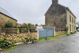 Detached Cottage with Lovely Garden