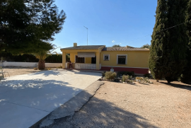 3 Bed Villa in Sax with Pool walking distance to town