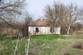 Оld house with a large plot of 7360 sq.m for sale in the village of Slaveykovo, Elhovo region.
