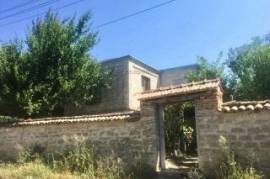 3 bed House and outbuildings near Varna