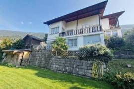 Detached House - Salorno. Charming single-family home with uninterrupted views!
