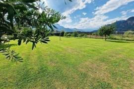 Casa schiera ad angolo - Bolzano-Firmian/Don Bosco. Casa a schiera ad angolo seminuova con quasi 1.300 mq di giardino privato!